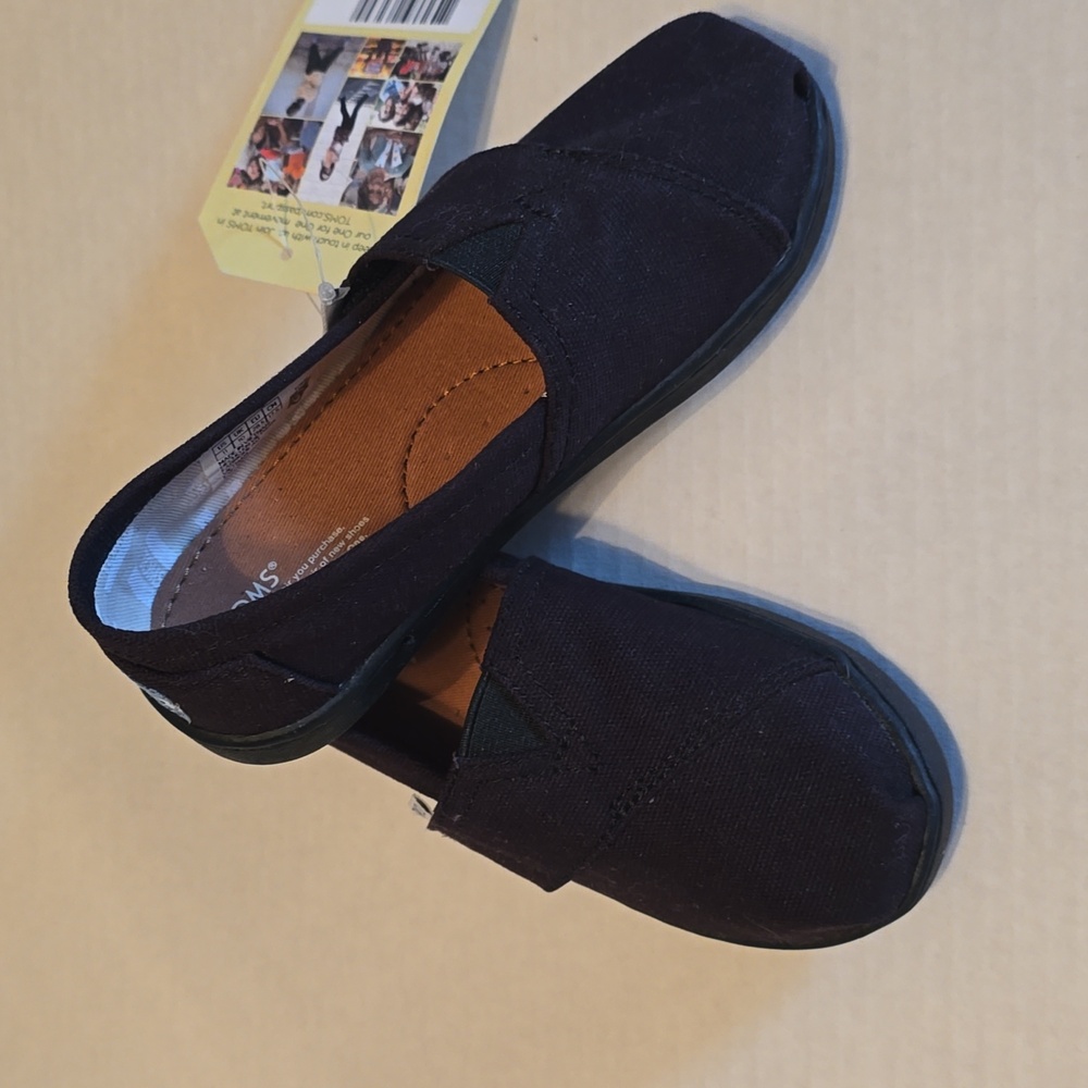 NWT New Toms Black Classic Slip-On Canvas Shoes Size 11